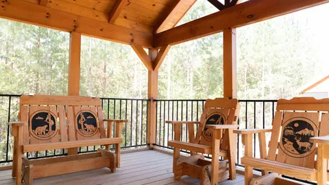 Lisenberry Loft Cabin — image 2 of 14