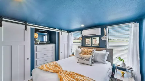 Tiny Home 119 - Comfortably Numb — image 2 of 28