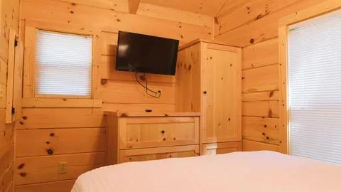 Sycamore Loft Cabin — image 2 of 16