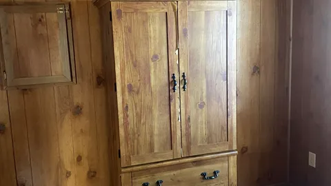 Standard Lakefront Cabin Rental 1 Bedroom — image 2 of 6