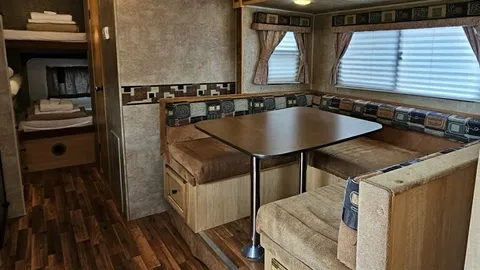 Deluxe RV Sleeps 5 — image 1 of 6
