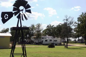 Great Escapes RV Resort - Austin Oaks – photo 2