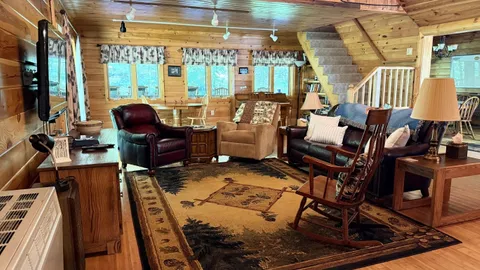Creek Cabin — image 2 of 8