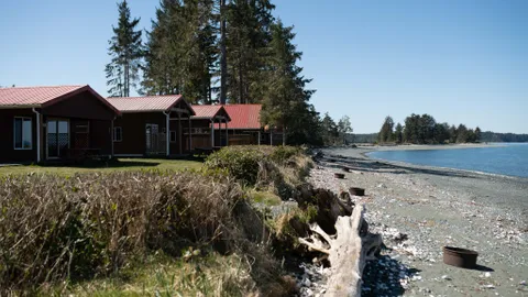 Oceanfront Two Bedroom Cottage — image 13 of 13