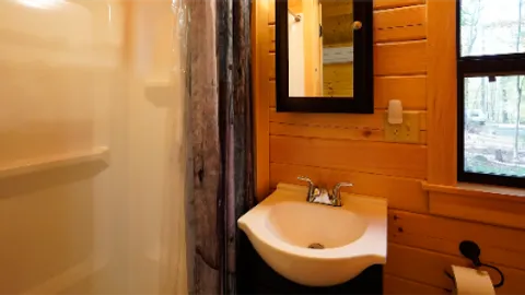 Deluxe Cabin — image 5 of 5