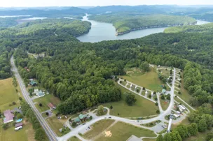 Summerville Lake Retreat & Lighthouse – photo 2