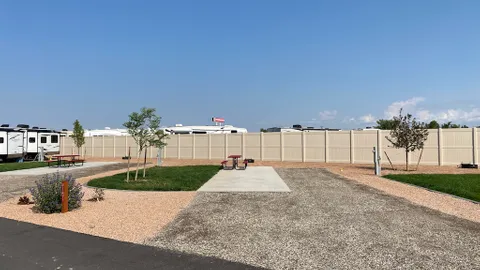 Deluxe, Back-In RV Site — image 2 of 2