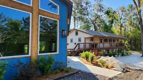 Lakeview Cabin 1 Farm of Dreams Resort Brooksville — image 2 of 14