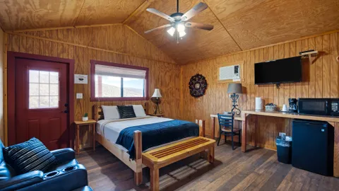 View Cabin - 1 Queen Bed — image 5 of 5