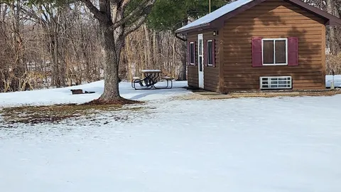 CABIN RENTAL — image 1 of 4