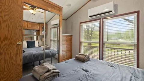 PREMIUM PASTURE VIEW CABIN WITH HOT-TUB — image 2 of 11