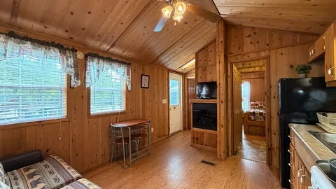 Deluxe Cabin — image 23 of 23