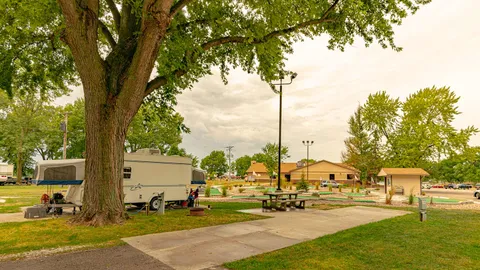 Premium Full Hookup 30amp RV Site — image 1 of 3