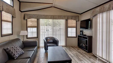 Rental Cottage 3 Bedroom — image 2 of 14