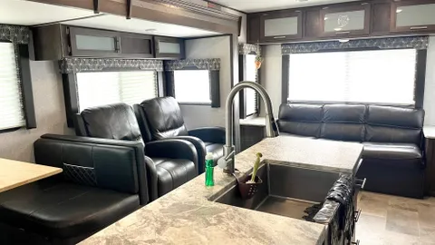 RV Rentals - RV 02 Bear Tracks — image 2 of 13