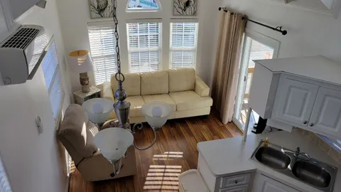 Keys Cottage with Sleeping Loft Sleeps 7 — image 2 of 5