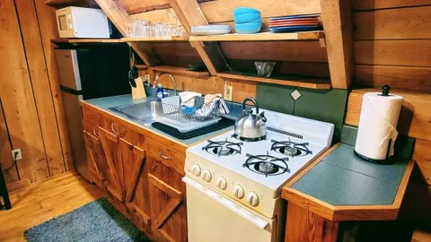The Birds Nest - Cabin 3 — image 2 of 21