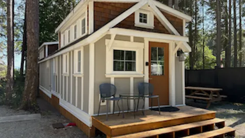 Escalade Cabin — image 1 of 6