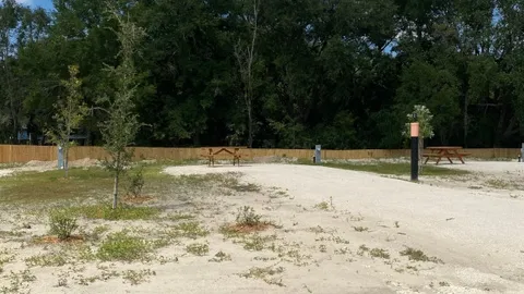 30/50 Full Hookup Back-in RV Site KW — image 2 of 4