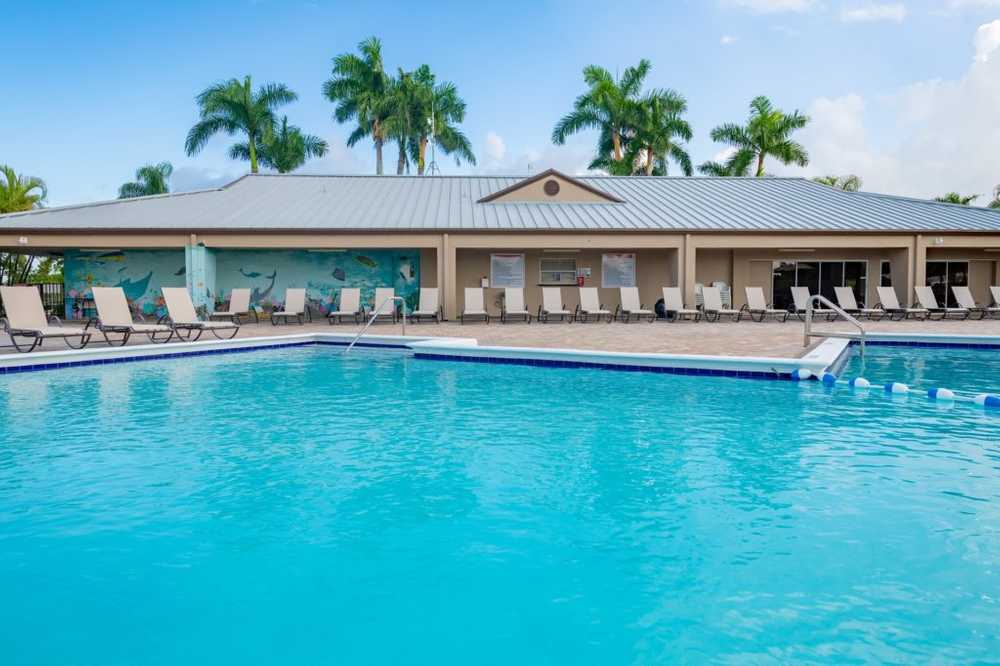 Escape to Sunshine and Serenity: Florida's Goldcoaster RV Park