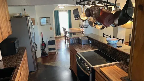 Cabin 3 — image 2 of 18