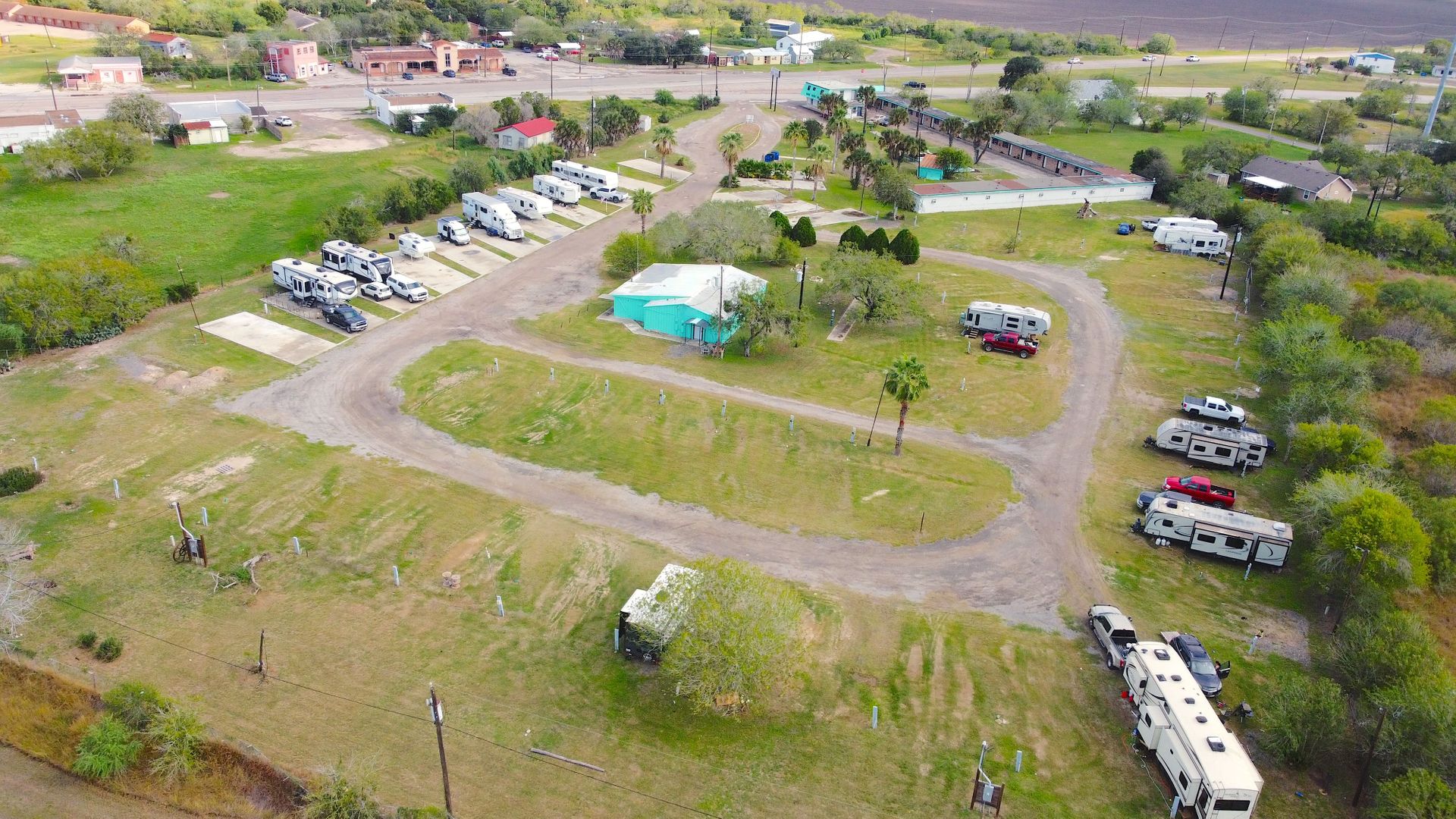 Mathis Motor Inn & RV Park