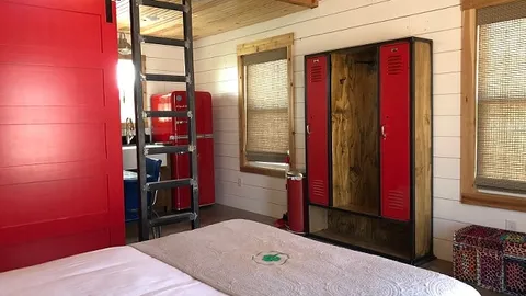 500 Series Cabins — image 2 of 4