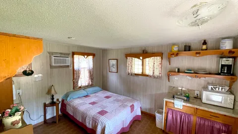 Cabin 13 — image 2 of 7