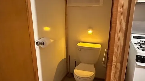 Cabin — image 2 of 4