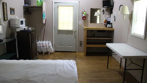 Large Cabin — image 2 of 4