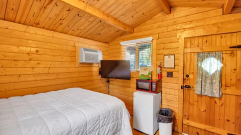 Boo Boo™ Cabin — image 2 of 6
