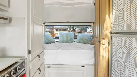 Sleeping Beauty - Vintage Motorhome — image 2 of 27