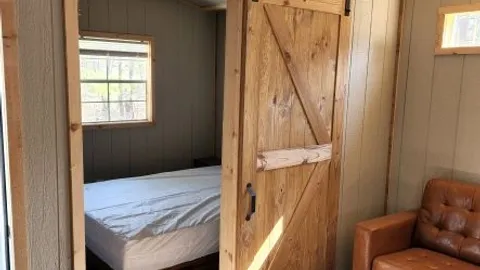 Deluxe Cabin — image 2 of 8