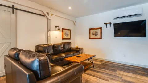 Premium Bunkhouse — image 2 of 7