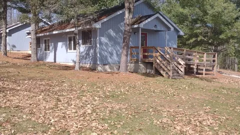 Cabin — image 2 of 7