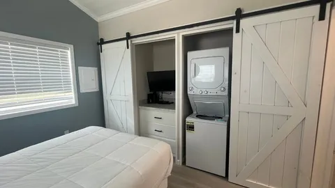 Vacation Rental 1 Bedroom — image 2 of 6