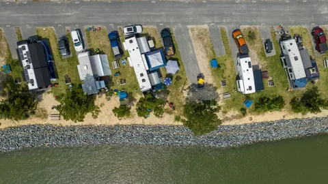 Beachside Waterfront Deluxe Back-In — image 4 of 4