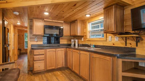 Yogi Bear™ Country Cottage — image 2 of 11