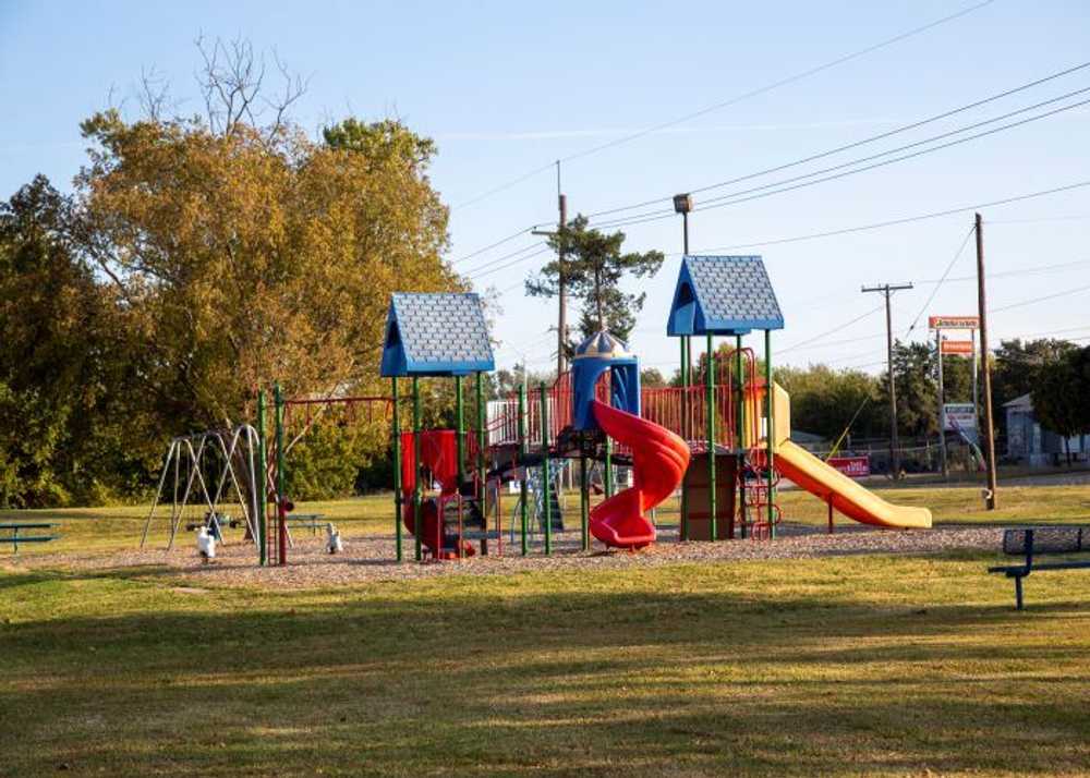Douglas Park, Duncan, Oklahoma - Photo 4
