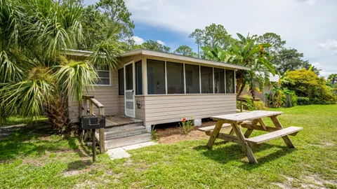 Cabin 2 — image 1 of 6