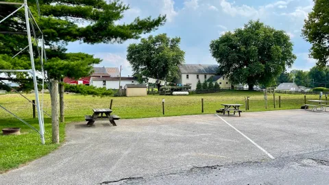 [30 Amp E/W] Asphalt Pad Back-In Site — image 1 of 1