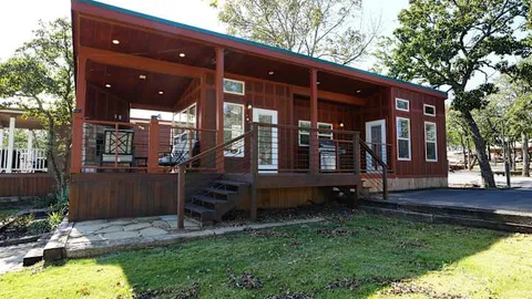 Tiny Cabin — image 1 of 11