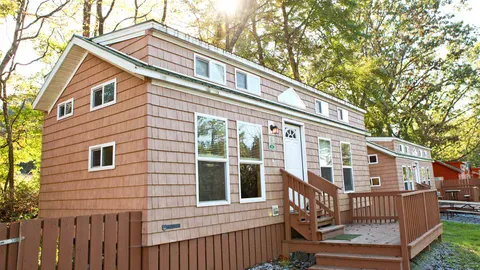 Cottage — image 1 of 16