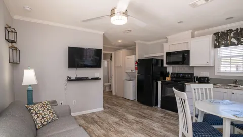 Standard Rental 1 Bedroom — image 2 of 10