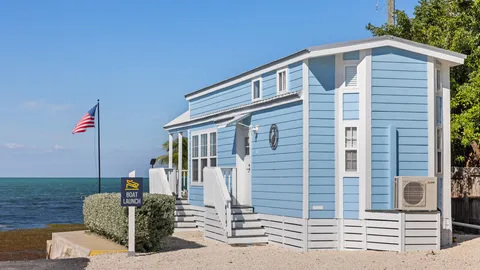 Waterfront Keys Cottage with Sleeping Loft Sleeps 8 — image 1 of 7