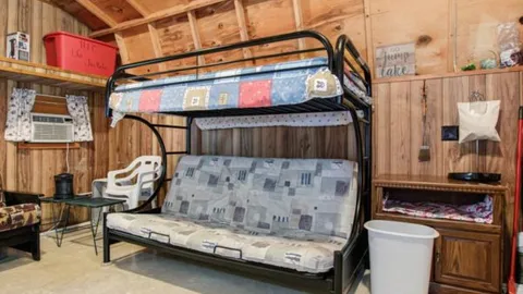Cedar Cabin — image 4 of 4