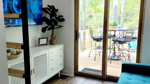 Lakeway Loft — image 8 of 8