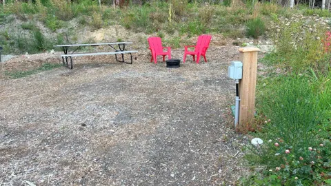 Spacious Full Hookup RV Site (30 Amp) — image 4 of 4
