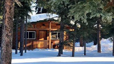 3 Whitepass Kitchen Cabin — image 7 of 7