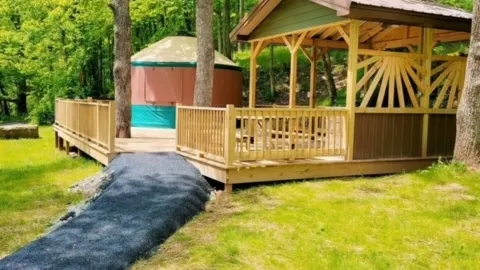 Yurt 16 foot — image 1 of 5